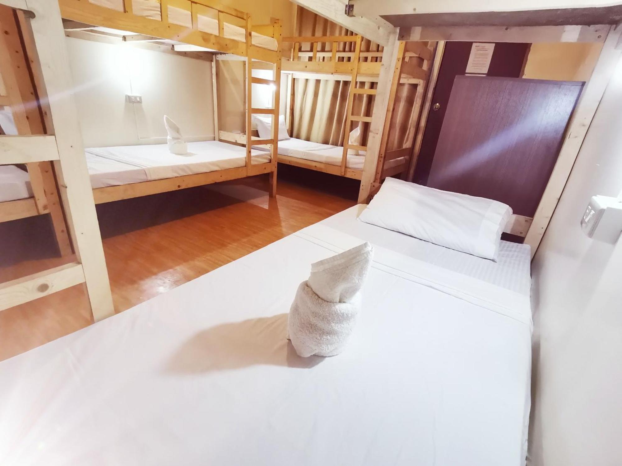 Coron Town Traveller'S Dormitory Esterno foto