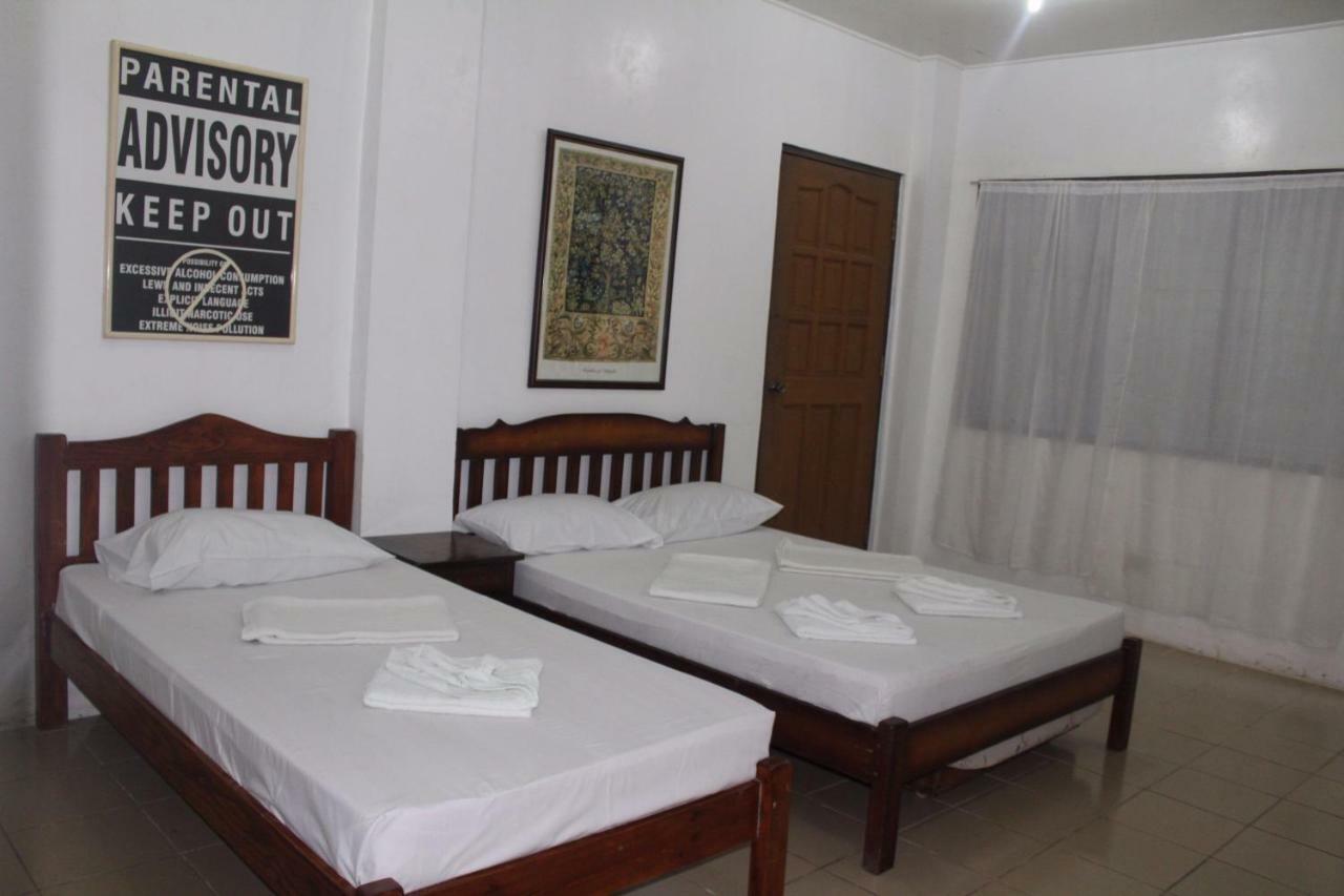 Coron Town Traveller'S Dormitory Esterno foto